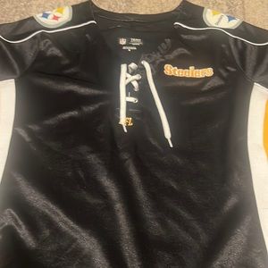 Steelers Women’s Medium lace up front t shirt